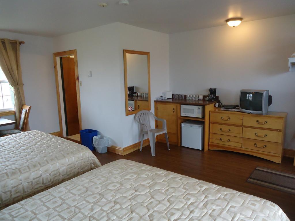 Ocean View Motel And Chalets Cheticamp Room photo