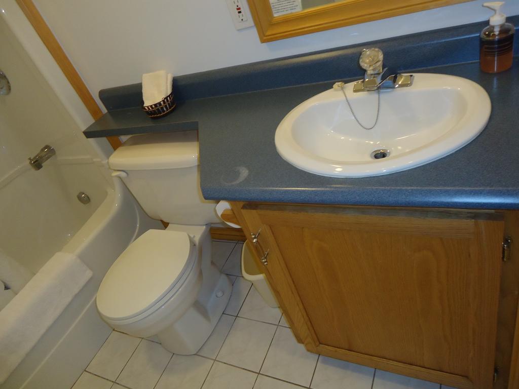 Ocean View Motel And Chalets Cheticamp Room photo